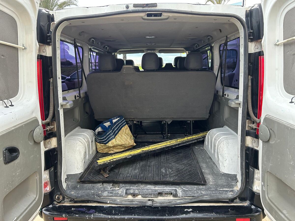 RENAULT TRAFIC 9 SEATS 2.0 DCI SPANISH LHD IN SPAIN 137000 MILES SUPERB 2013